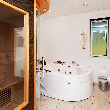 Feriehus Three-bedroom Holiday In Løgstrup 2 Hjarbæk