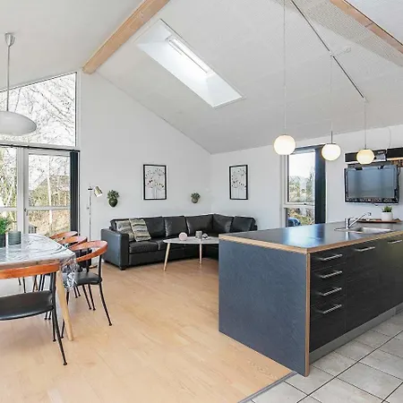 Feriehus Three-bedroom Holiday In Løgstrup 2 Hjarbæk